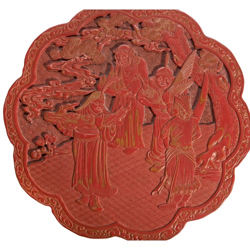 374 - A FINE CINNABAR LACQUER DISHQIANLONG PERIOD (1736-1795) 清 剔红方形漆盘red square carved lacquer dish depic... 