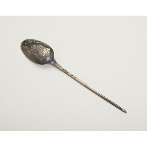 46 - A SHELL BACK MOTE SPOON, LONDON C.1760. The bowl pierced with scrolls. Made by Nicholas Hearnden.13 ... 