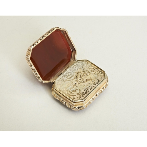 93 - A GOOD SILVER-GILT MOUNTED HARDSTONE VINAIGRETTE, C.1800. The mounts are cast with flowers, the gril... 