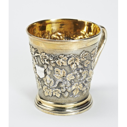 118 - A SILVER GILT MUG BY HUNT & ROSKELL, LONDON 1881. With a naturalistic 'wooden' handle. Embossed ... 