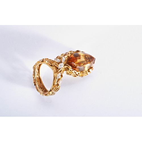 313 - A CITRINE, GOLD AND DIAMOND RINGthe marquise-cut citrine within a gold mount composed of marquise sh... 