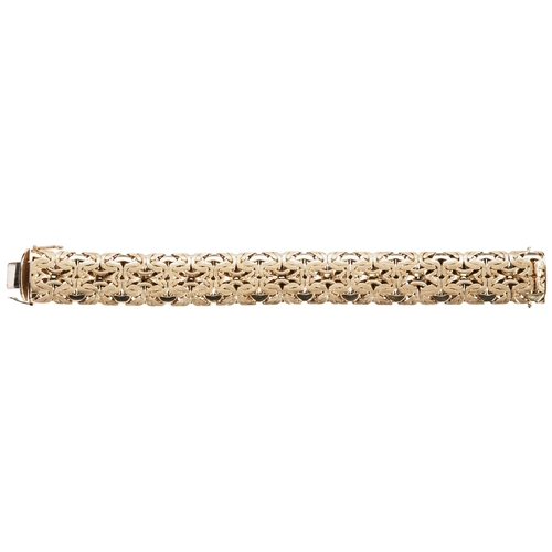 330 - A GOLD BRACELETthe articulated bracelet of elaborate scroll link design.Marked '750'Total weight 134... 