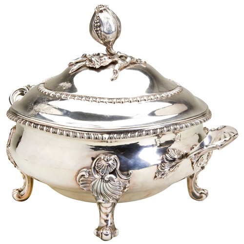 86 - A LARGE SILVER TUREEN, LONDON 1762. A circular tureen on 4 cast scroll & shell feet, gadroon edg... 