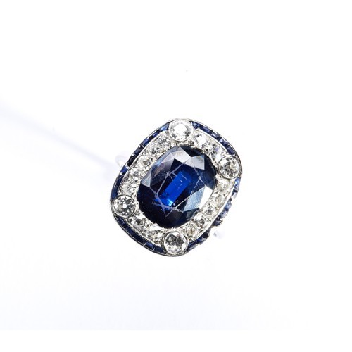 286 - AN ART DECO CUSHION CUT SAPPHIRE AND DIAMOND PLAQUE RING, CIRCA 1930 the cushion-cut sapphire set wi... 