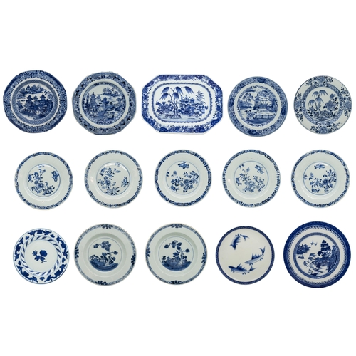 206 - A MIXED COLLECTION OF FOURTEEN CHINESE BLUE AND WHITE DISHES AND AN OCTAGONAL SERVING DISH, late Qin... 