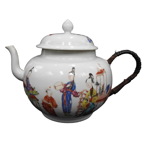 312 - A LARGE CHINESE EXPORT TEAPOT, 19TH CENTURY, globular form, the sides painted with courtiers in a in... 