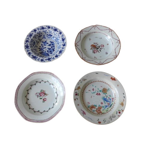 258 - A GROUP OF FOUR PORCELAIN BOWLS, QING DYNASTYEARLY 18TH CENTURYa pair of famille rose bowl with flor... 