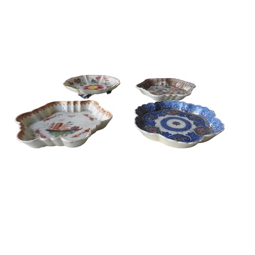 267 - A GROUP OF FOUR HEXAGONAL SAUCERS QIANLONG (1735-1796) decorated with figures and flower motifs. 12.... 