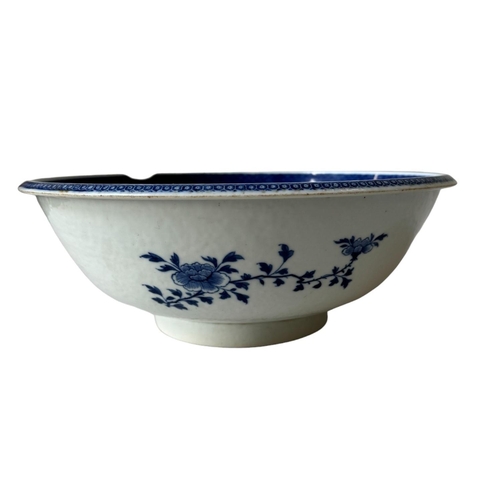 286 - A BLUE AND WHITE PORCELAIN LARGE PUNCH BOWL18TH CENTURY decorated with blue Fitzhugh pattern. 33cm d... 