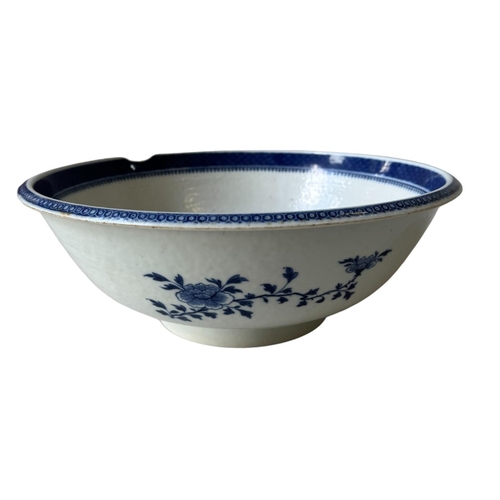 286 - A BLUE AND WHITE PORCELAIN LARGE PUNCH BOWL18TH CENTURY decorated with blue Fitzhugh pattern. 33cm d... 