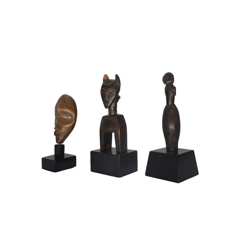 784 - A. TAPPERANGOLA/D.R.C, 20TH CENTURY, 17.5 cm hightogether with a Dan mask and a Baule heddle pulleyP... 