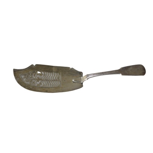 443A - A GEORGIAN SILVER FISH SLICE, fiddle patternmarked S.R, London, 1820 (probably Solomon Royes)29 cm l... 