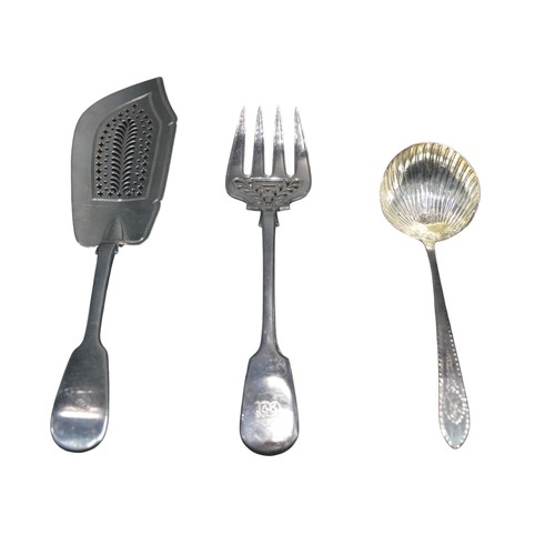 809 - A WILLIAM IV SILVER FISH SLICE AND A VICTORIAN SILVER FISH SERVING FORK, together with a silver shel... 