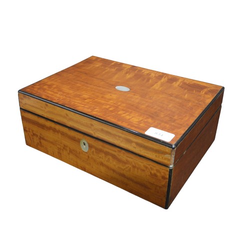 834 - A SATIN WOOD HUMIDOR, the hinged lid with mother of pearl oval cartouche, opening to reveal an inter... 