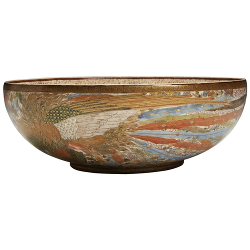 118 - A LARGE JAPANESE SATSUMA BOWL BY KINKOZANMEIJI PERIOD (1868-1912)exterior finely painted with a colo... 