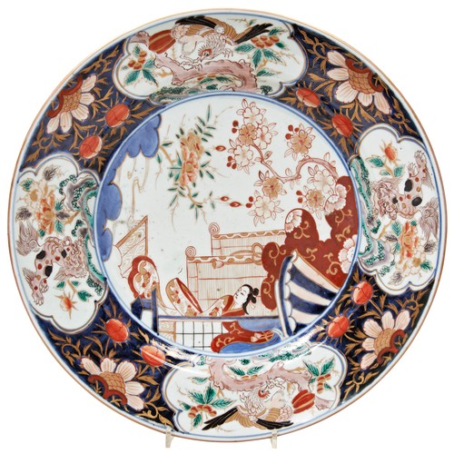 114 - LARGE JAPANESE IMARI DISHEDO PERIOD, 18TH / 19TH CENTURYdecorated in the typical palette with a cour... 