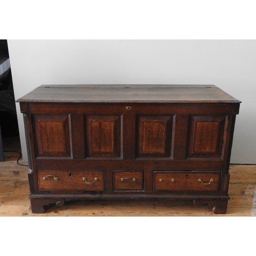 26 - AN OAK AND MAHOGANY CROSS BANDED MULE CHEST, 19TH CENTURY, hinged rectangular top over panelled frie... 