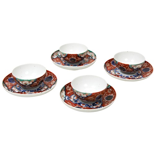 156 - SET OF FOUR JAPANESE IMARI TEA BOWLS AND SAUCERSEDO PERIOD, 19TH CENTURYpainted with flowerhead moti... 