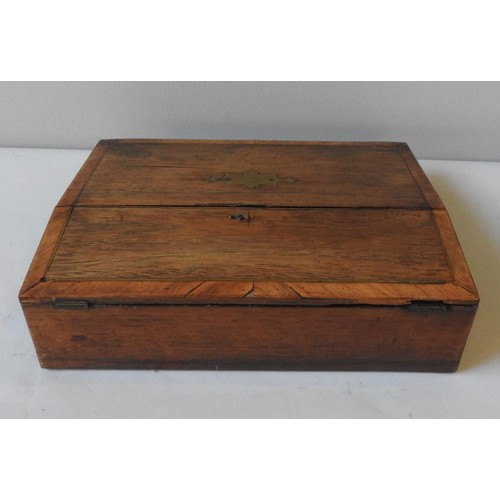 507 - A 19TH CENTURY CROSS BANDED MAHOGANY WRITING SLOPE, the brass inlay bi-fold lid opening to reveal a ... 