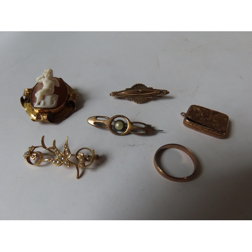 567 - A MIXED GROUP OF GOLD AND YELLOW METAL ITEMS, the lot consisting of the following:A gold swallow dec... 