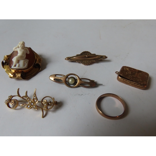 567 - A MIXED GROUP OF GOLD AND YELLOW METAL ITEMS, the lot consisting of the following:A gold swallow dec... 