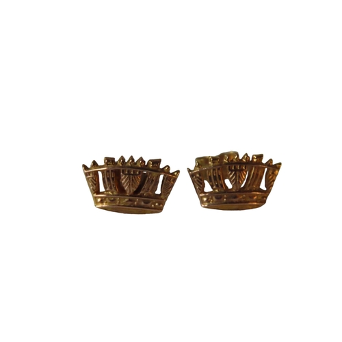 542 - A PAIR OF 9CT GOLD CROWN FORM STUD EARRINGS, together with two dress rings and a boxed button set