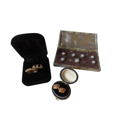 542 - A PAIR OF 9CT GOLD CROWN FORM STUD EARRINGS, together with two dress rings and a boxed button set