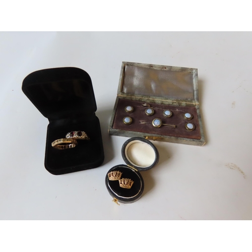 542 - A PAIR OF 9CT GOLD CROWN FORM STUD EARRINGS, together with two dress rings and a boxed button set