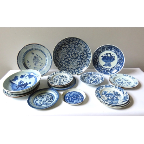 209 - A GROUP OF CHINESE BLUE AND WHITE DISHES AND CHARGERSLargest 37cm diameterSmallest 22cm diameter... 