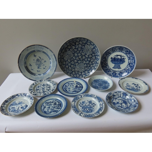 209 - A GROUP OF CHINESE BLUE AND WHITE DISHES AND CHARGERSLargest 37cm diameterSmallest 22cm diameter... 