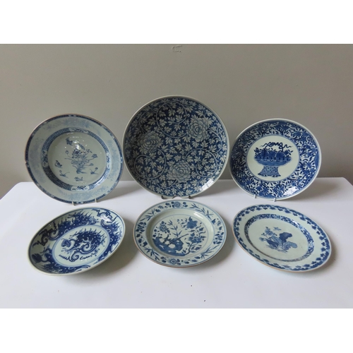 209 - A GROUP OF CHINESE BLUE AND WHITE DISHES AND CHARGERSLargest 37cm diameterSmallest 22cm diameter... 