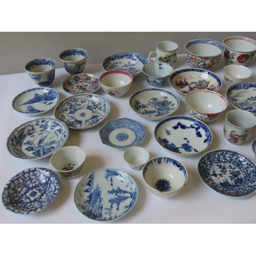 180 - LARGE QUANTITY OF CHINESE TEACUPS, TEA BOWLS AND SAUCERS