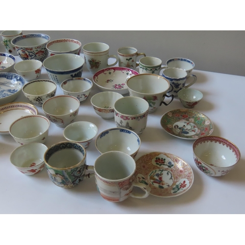 180 - LARGE QUANTITY OF CHINESE TEACUPS, TEA BOWLS AND SAUCERS