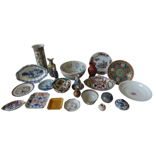 211 - AN 18TH CENTURY CHINESE EXPORT PLATE, a Cantonese vase, various other Oriental ceramics and other it... 