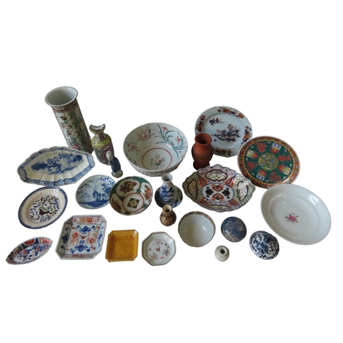 211 - AN 18TH CENTURY CHINESE EXPORT PLATE, a Cantonese vase, various other Oriental ceramics and other it... 