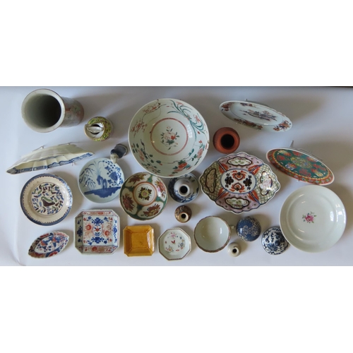 211 - AN 18TH CENTURY CHINESE EXPORT PLATE, a Cantonese vase, various other Oriental ceramics and other it... 