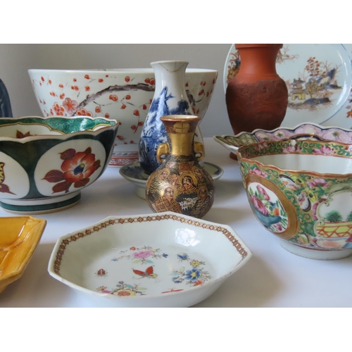 211 - AN 18TH CENTURY CHINESE EXPORT PLATE, a Cantonese vase, various other Oriental ceramics and other it... 