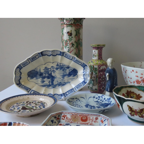 211 - AN 18TH CENTURY CHINESE EXPORT PLATE, a Cantonese vase, various other Oriental ceramics and other it... 