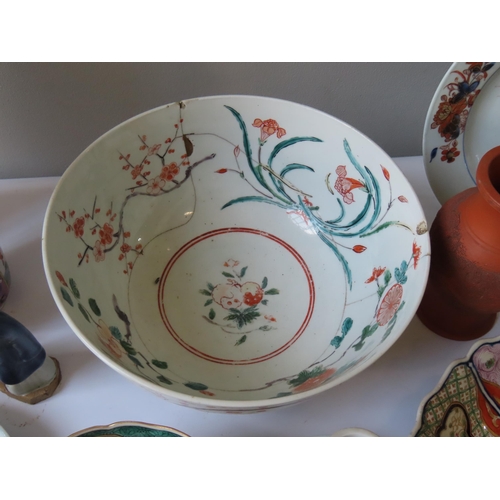 211 - AN 18TH CENTURY CHINESE EXPORT PLATE, a Cantonese vase, various other Oriental ceramics and other it... 