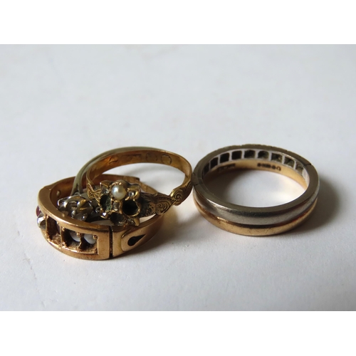 560 - A MIXED GROUP OF FIVE RINGS, the lot includes two 18ct gold rings, a 15ct gold ring, a 9ct gold ring... 