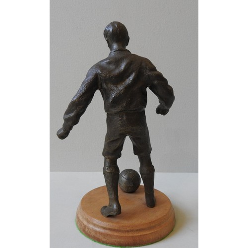 582 - A BRONZE FIGURE OF A FOOTBALL PLAYER, MID 20TH CENTURY, modelled naturalistically, about to strike t... 