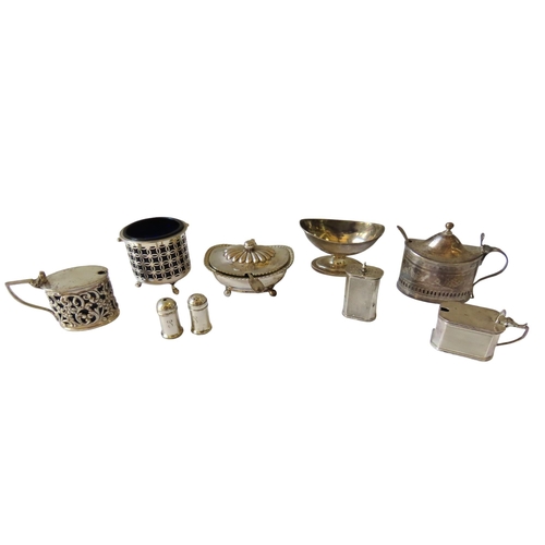 697 - A MIXED GROUP OF SILVER MUSTARD POTS, SALTS AND PEPPERETTES, George III and later, mixed dates and m... 