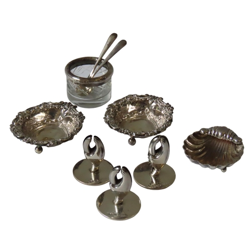 630 - A MIXED GROUP OF FOUR SILVER SALTS AND THREE SILVER PLACE NAME HOLDERS, the Edwardian place name hol... 