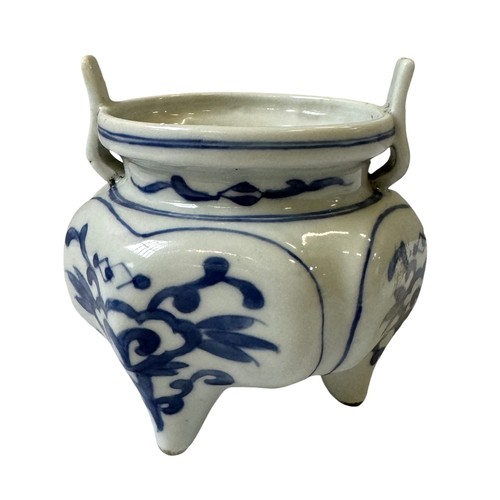 318 - A BLUE AND WHITE MING-STYLE TRIPOD CENSER20TH CENTURY 13cm high