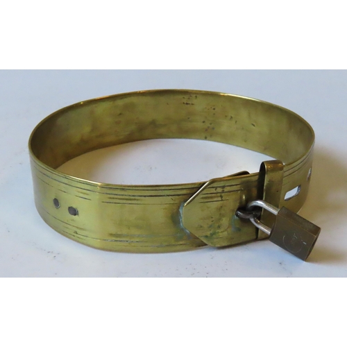 580 - A GEORGE III BRASS DOG COLLAR, CIRCA 1800, adjusting to three sizes, inscribed 'Don't Steal Me, The ... 