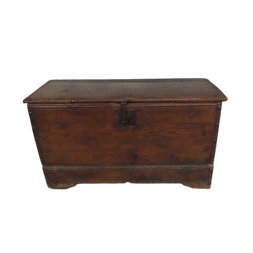 10 - AN EARLY 19TH CENTURY OAK COFFER,the hinged lid opening to reveal an interior with a fitted candle c... 