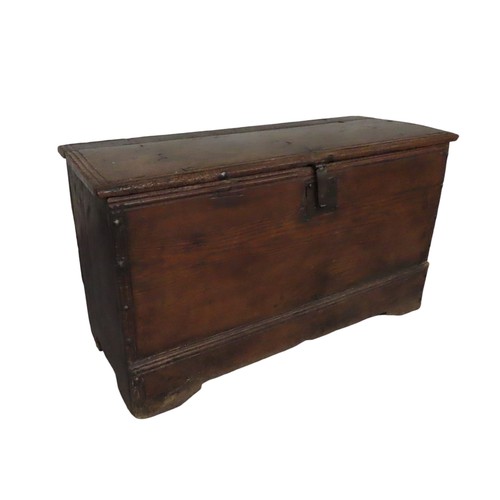 10 - AN EARLY 19TH CENTURY OAK COFFER,the hinged lid opening to reveal an interior with a fitted candle c... 