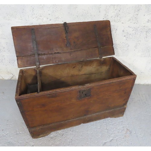 10 - AN EARLY 19TH CENTURY OAK COFFER,the hinged lid opening to reveal an interior with a fitted candle c... 