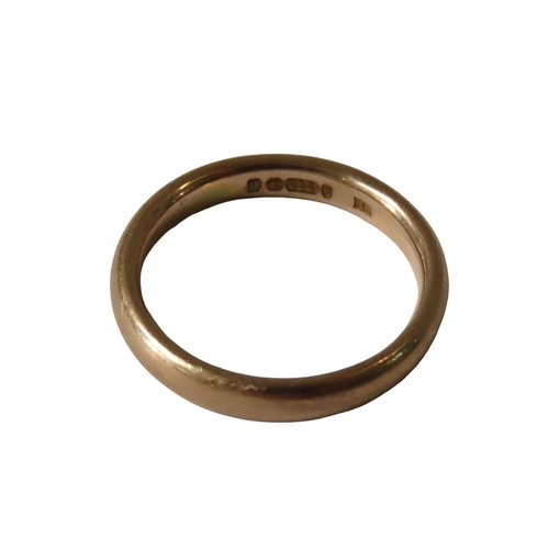 607 - A 9CT GOLD BAND RING, with domed shank3.8 grams