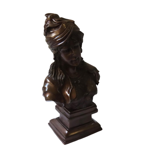 589 - IN THE MANNER OF EMMANUEL VILLANIS, A 20TH CENTURY BRONZE BUST FIGURE, depicting a gypsy girl wearin... 